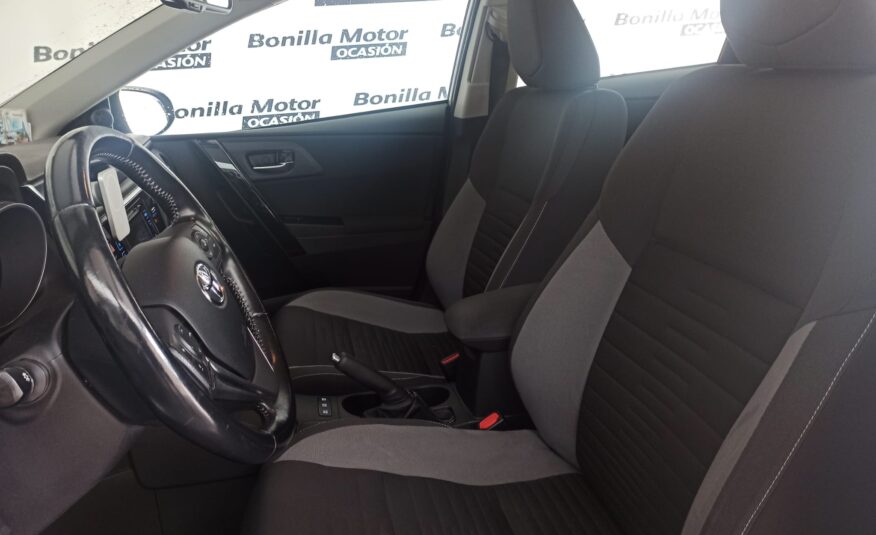 TOYOTA AURIS 1.8 VVT-I HYBRID BUSINESS 136 5P