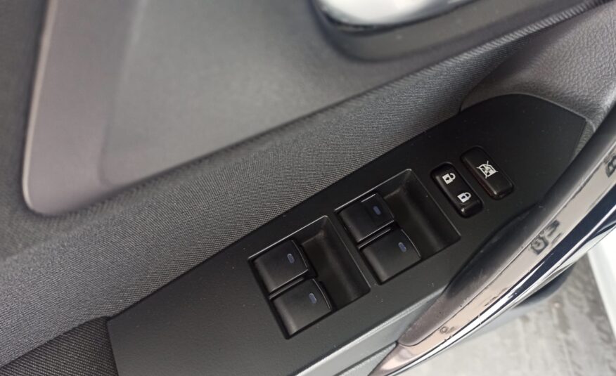 TOYOTA AURIS 1.8 VVT-I HYBRID BUSINESS 136 5P